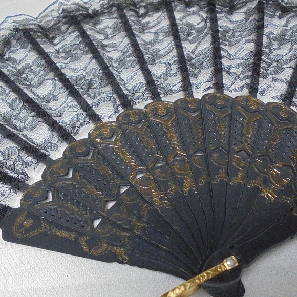 Hand fan black lace with roses and tussle NEW - Picture 3 of 7